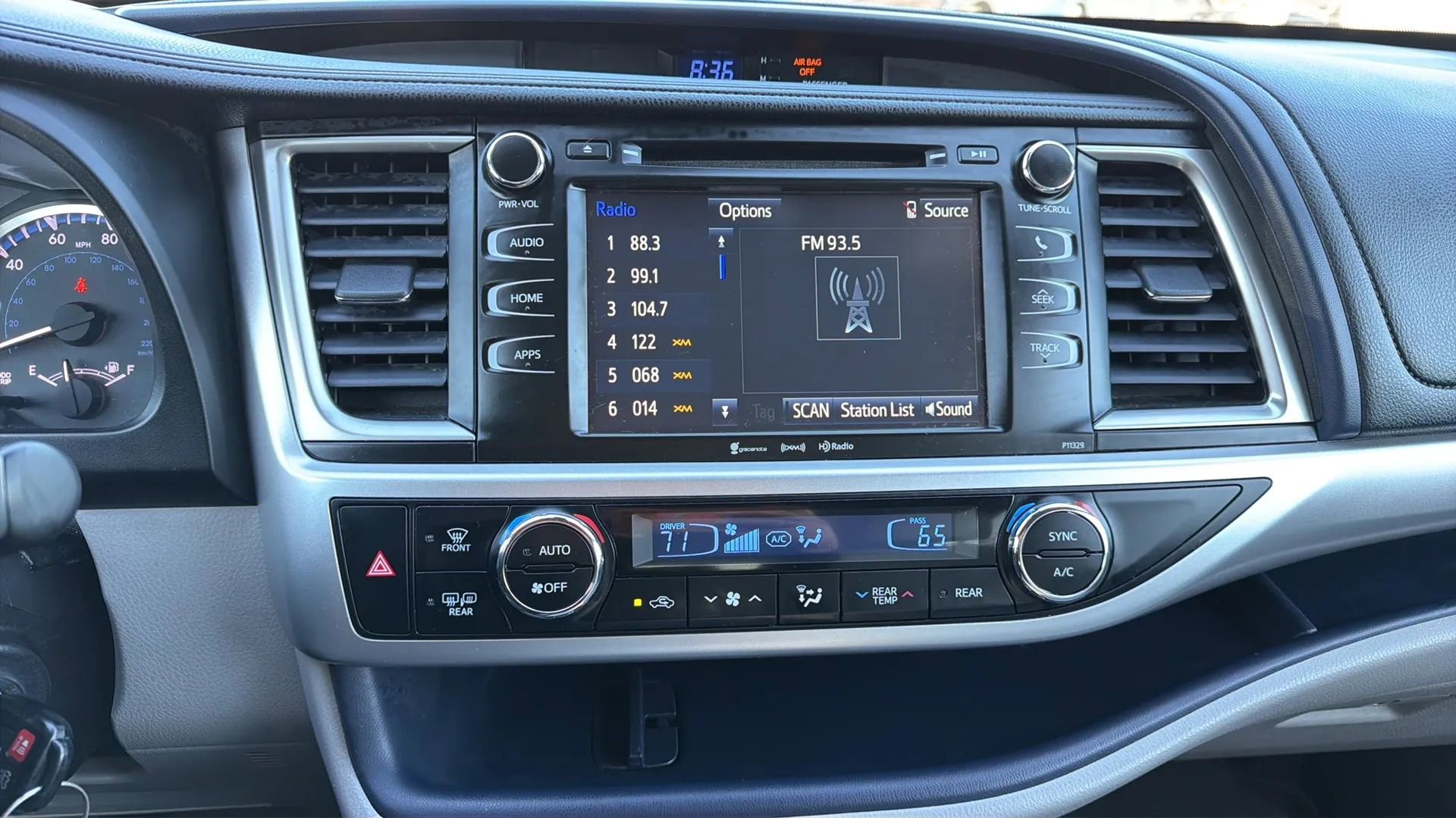 Used 2017 Toyota Highlander AWD V6 image 18