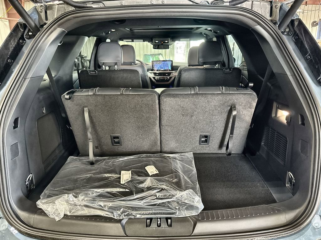 New 2026 Ford Explorer ST-Line w/ ST-Line Street Pack image 30