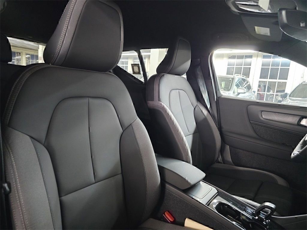 Certified 2024 Volvo XC40 Recharge Core w/ Protection Package Premier image 16