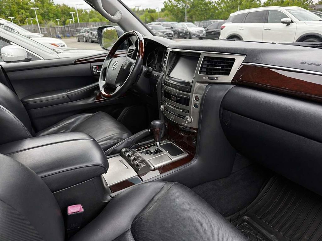Used 2014 Lexus LX 570 4WD w/ Luxury Package image 10
