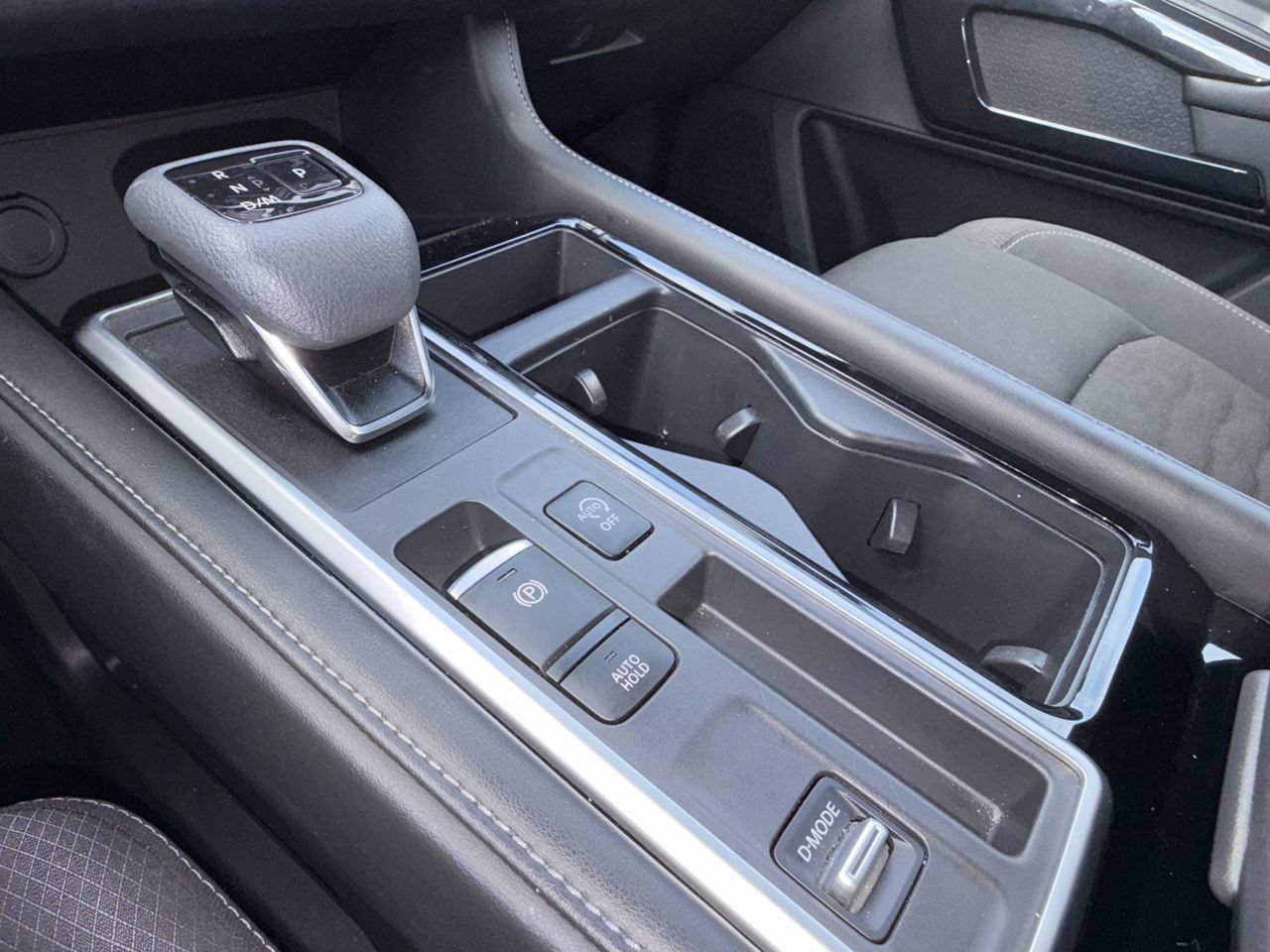 Certified 2025 Nissan Pathfinder SV w/ SV Premium Package FWD image 8