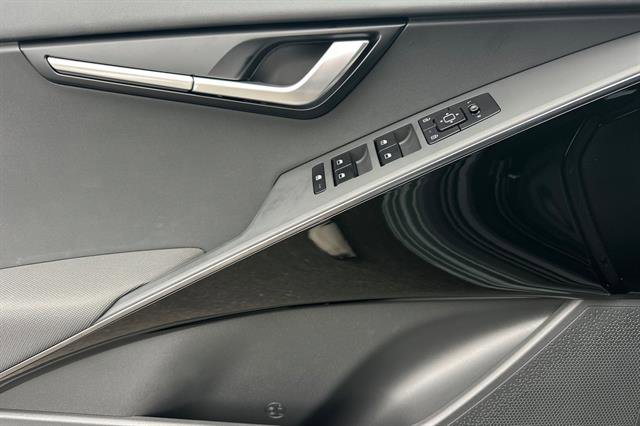 New 2026 Kia Niro Wind FWD image 11