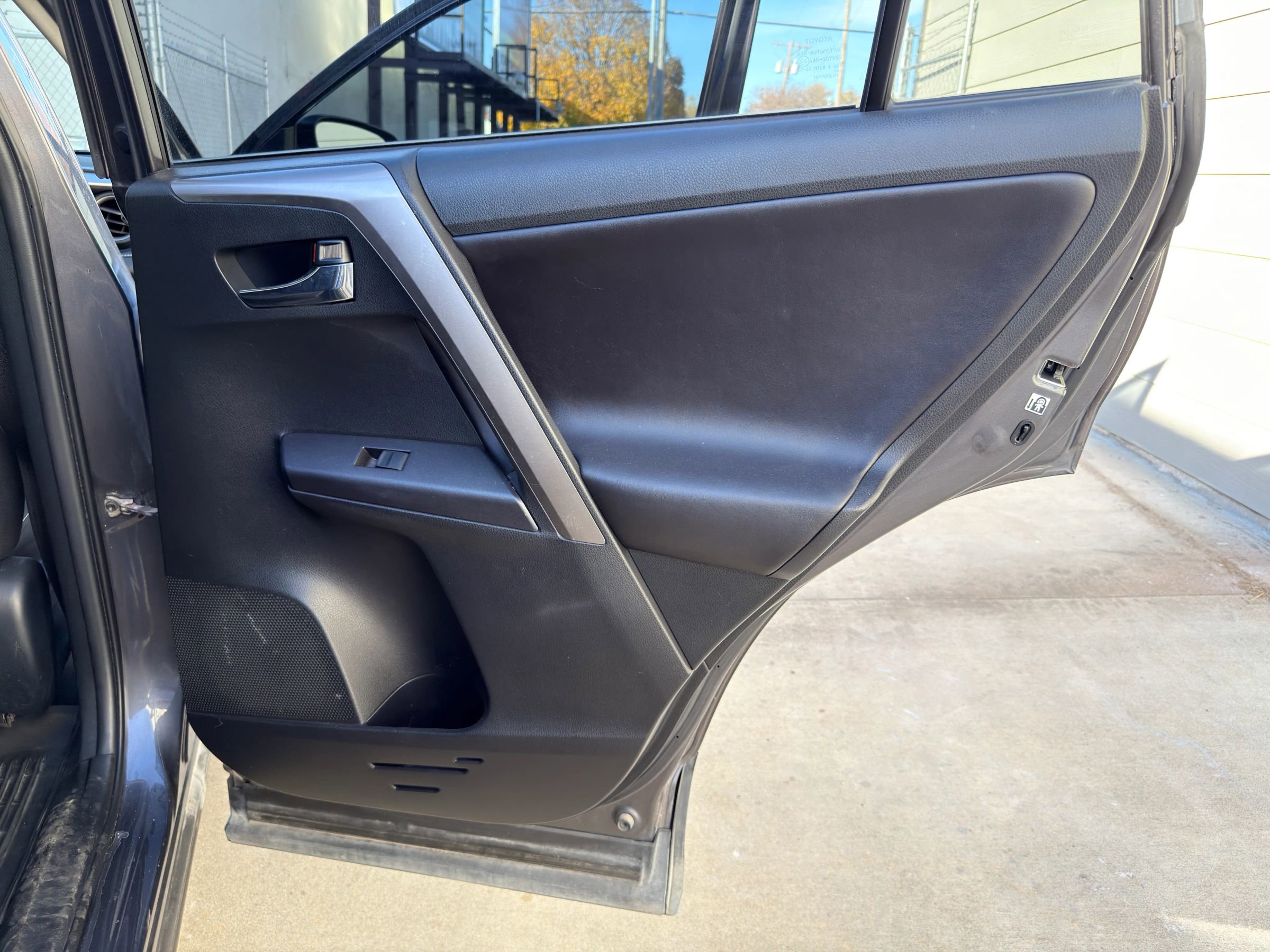 Used 2018 Toyota RAV4 XLE image 26