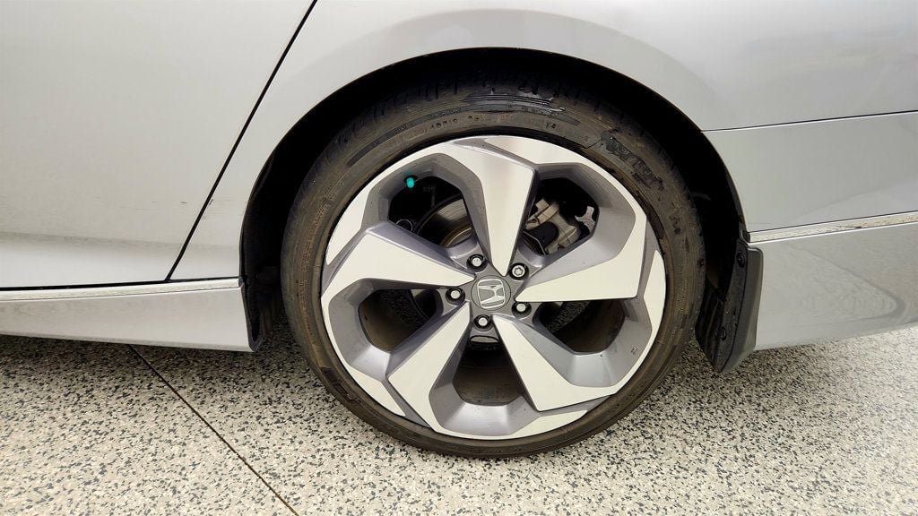 Used 2018 Honda Accord Touring image 9