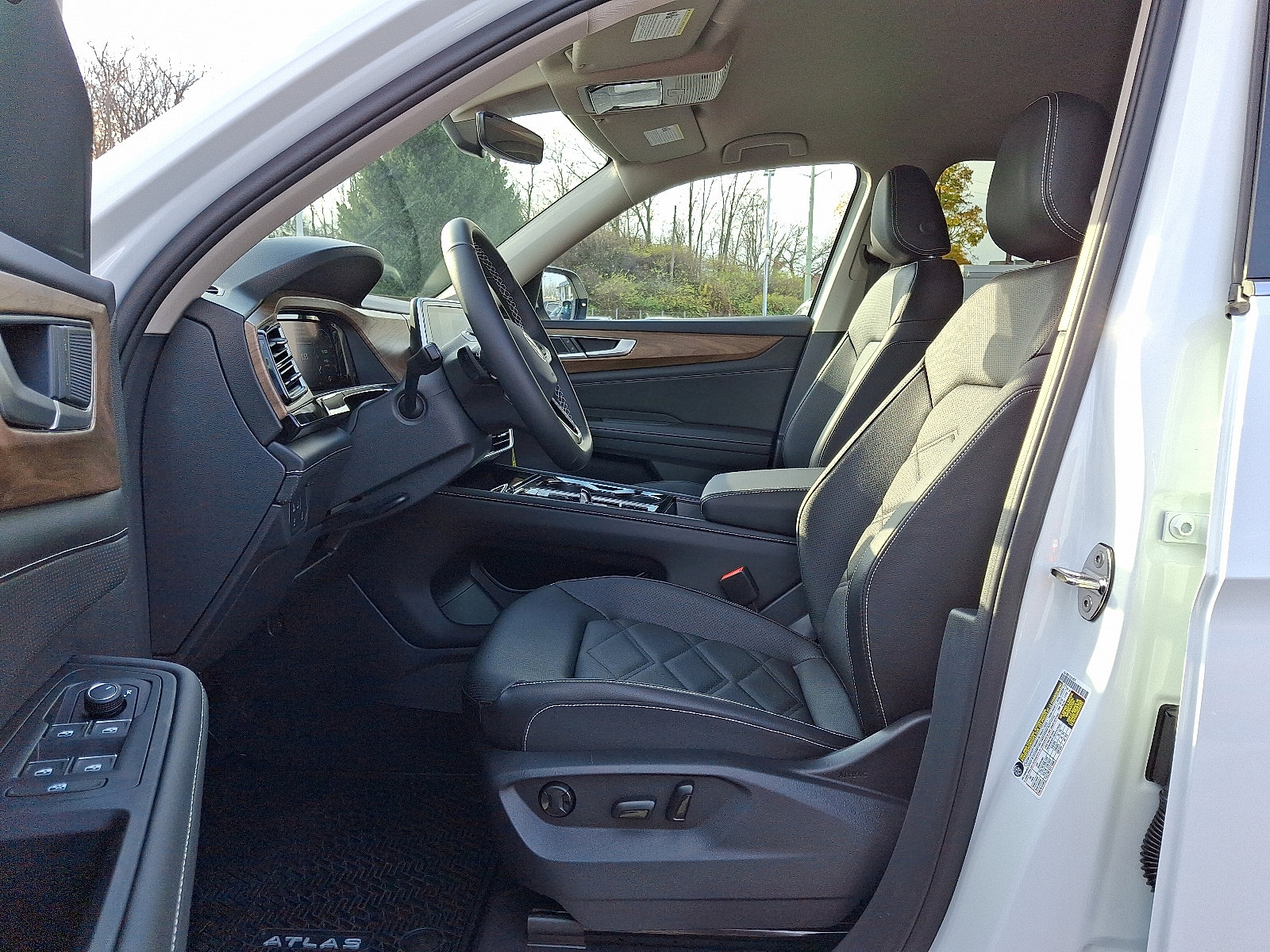 New 2025 Volkswagen Atlas SE image 7