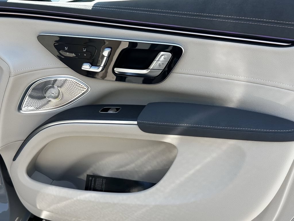 New 2026 Mercedes-Benz EQS 400 4MATIC SUV image 16
