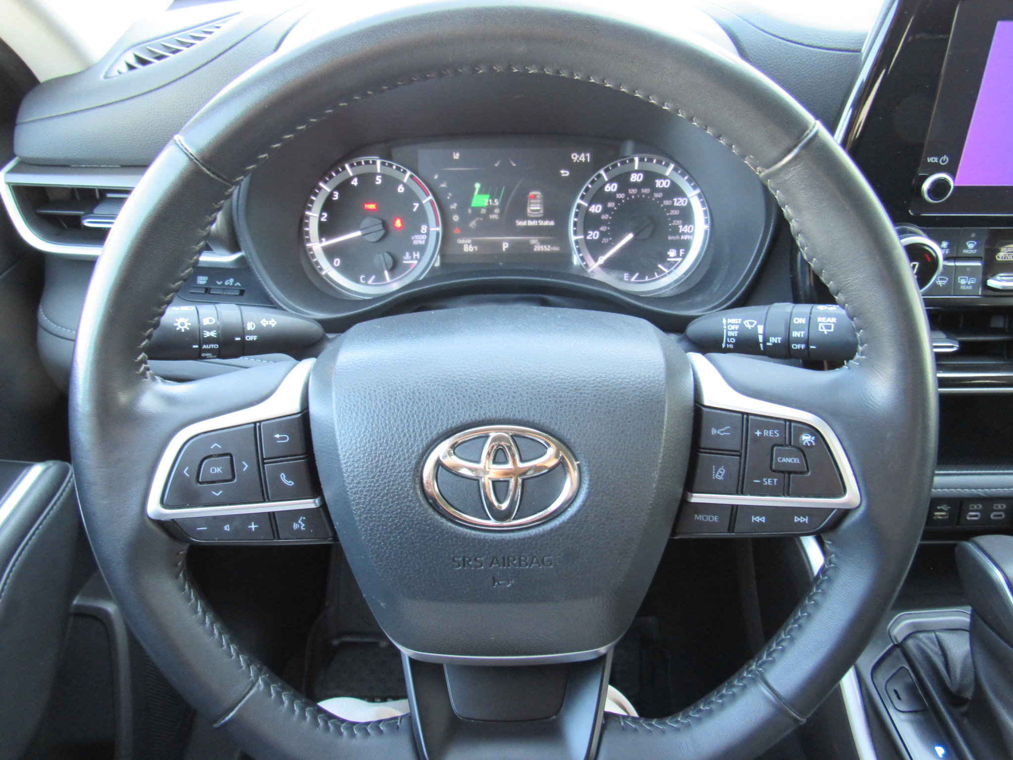 Used 2023 Toyota Highlander LE FWD image 17