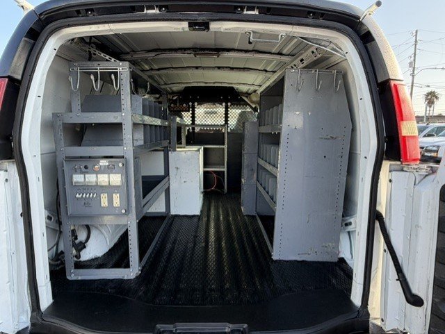 Used 2008 Chevrolet Express 3500 RWD image 11