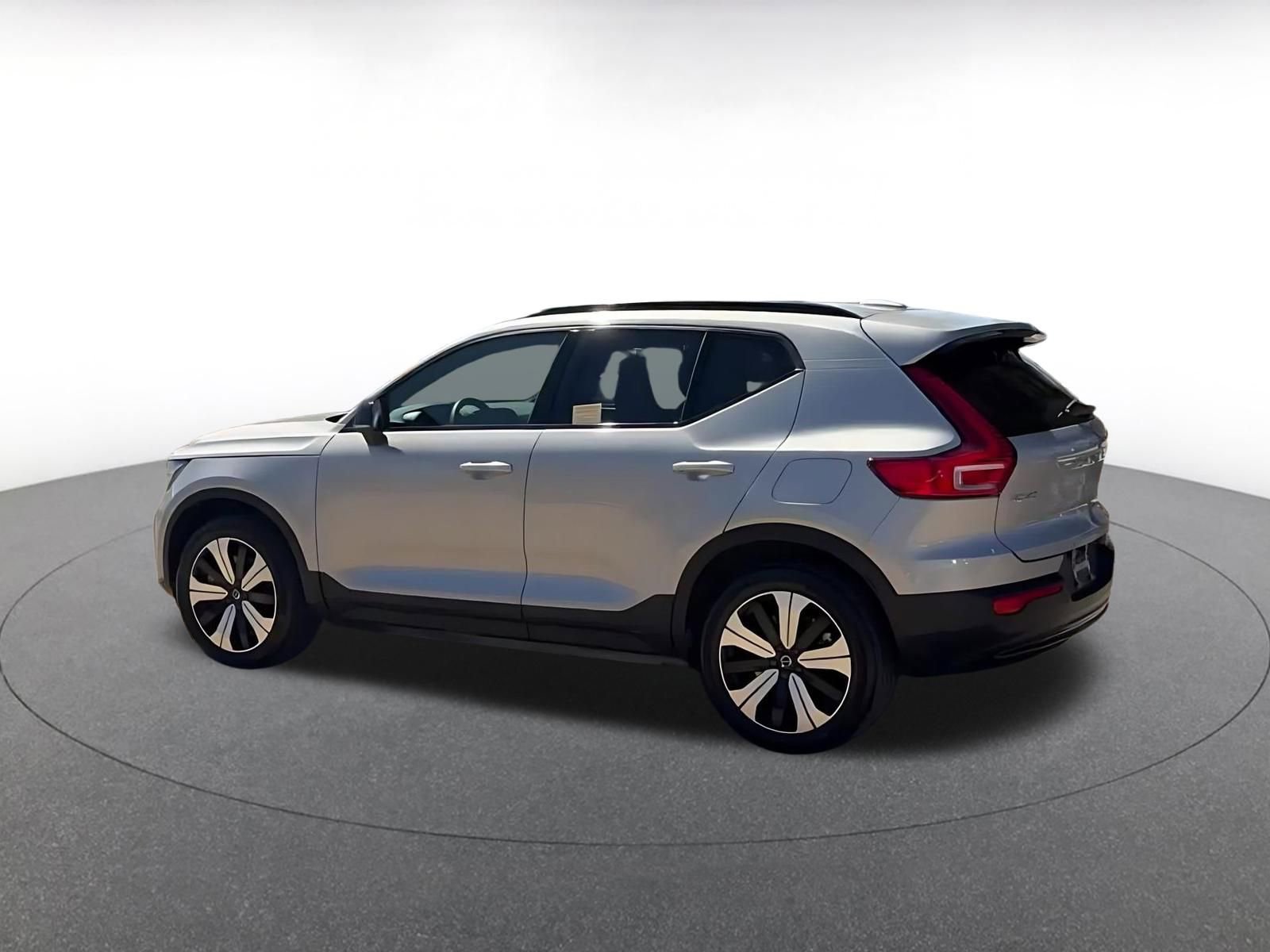 Used 2023 Volvo XC40 Recharge Plus image 10