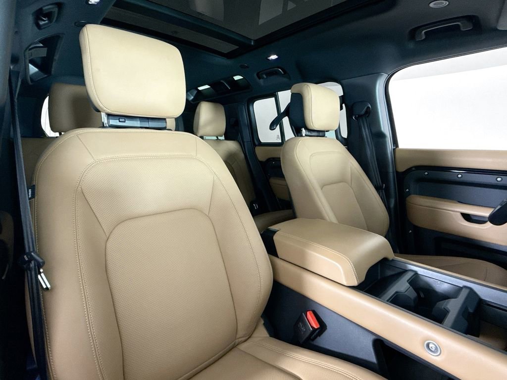Used 2025 Land Rover Defender 110 S image 14