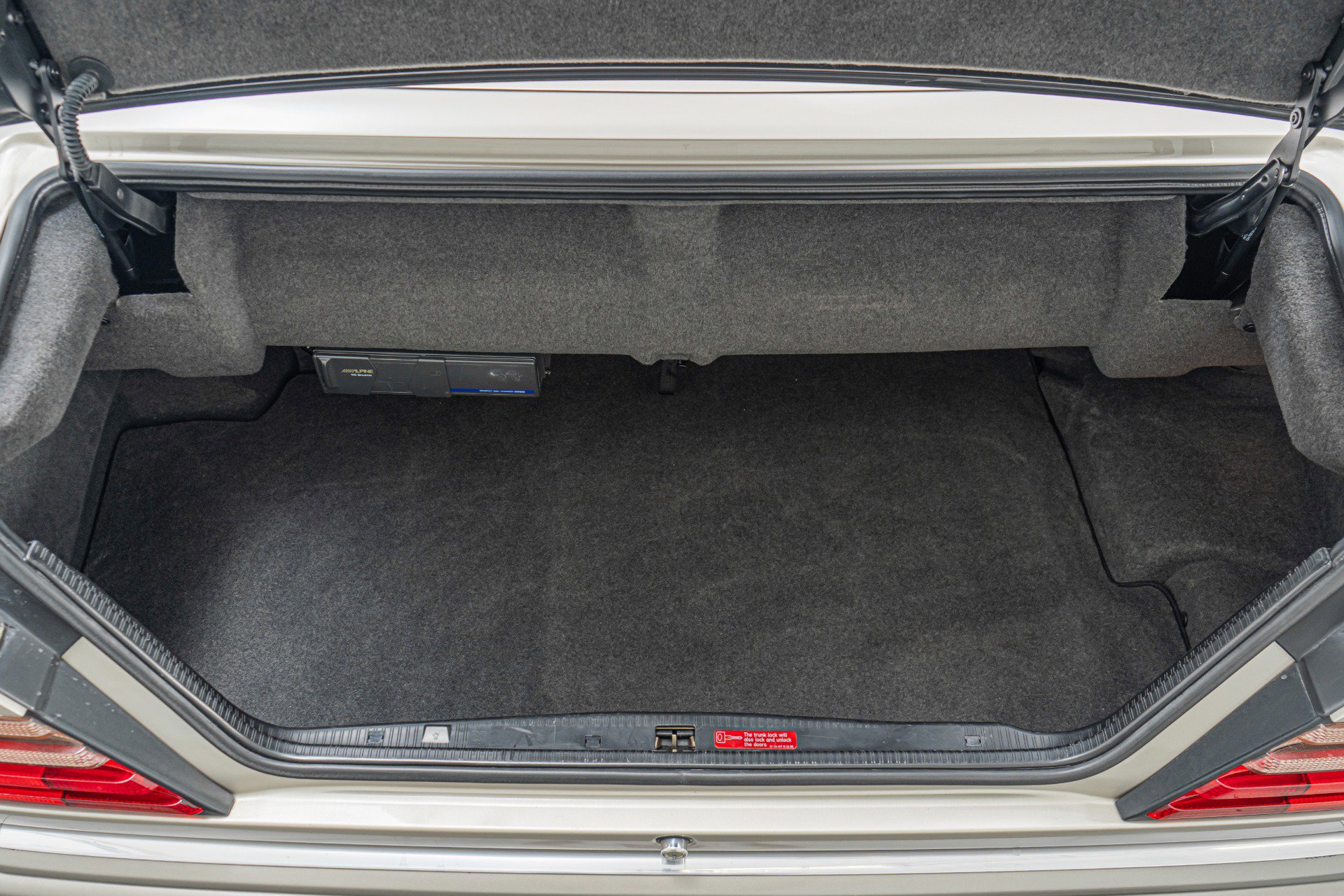 Used 1995 Mercedes-Benz E 320 Convertible image 21