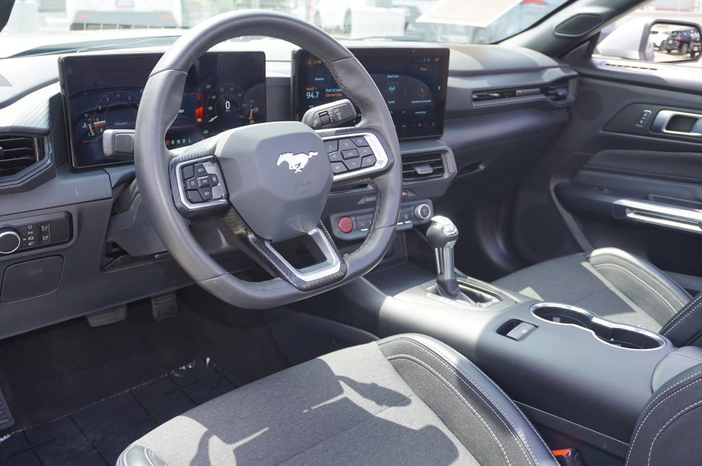 Used 2025 Ford Mustang Convertible RWD image 10