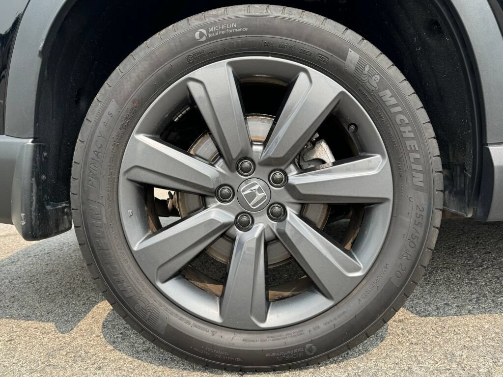 Used 2025 Honda Pilot Sport image 11