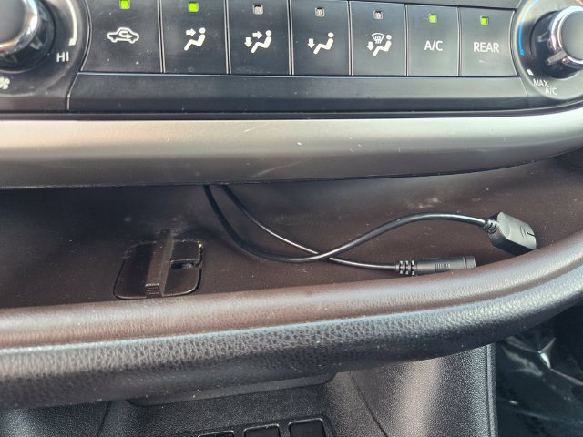 Used 2015 Toyota Highlander LE FWD image 16
