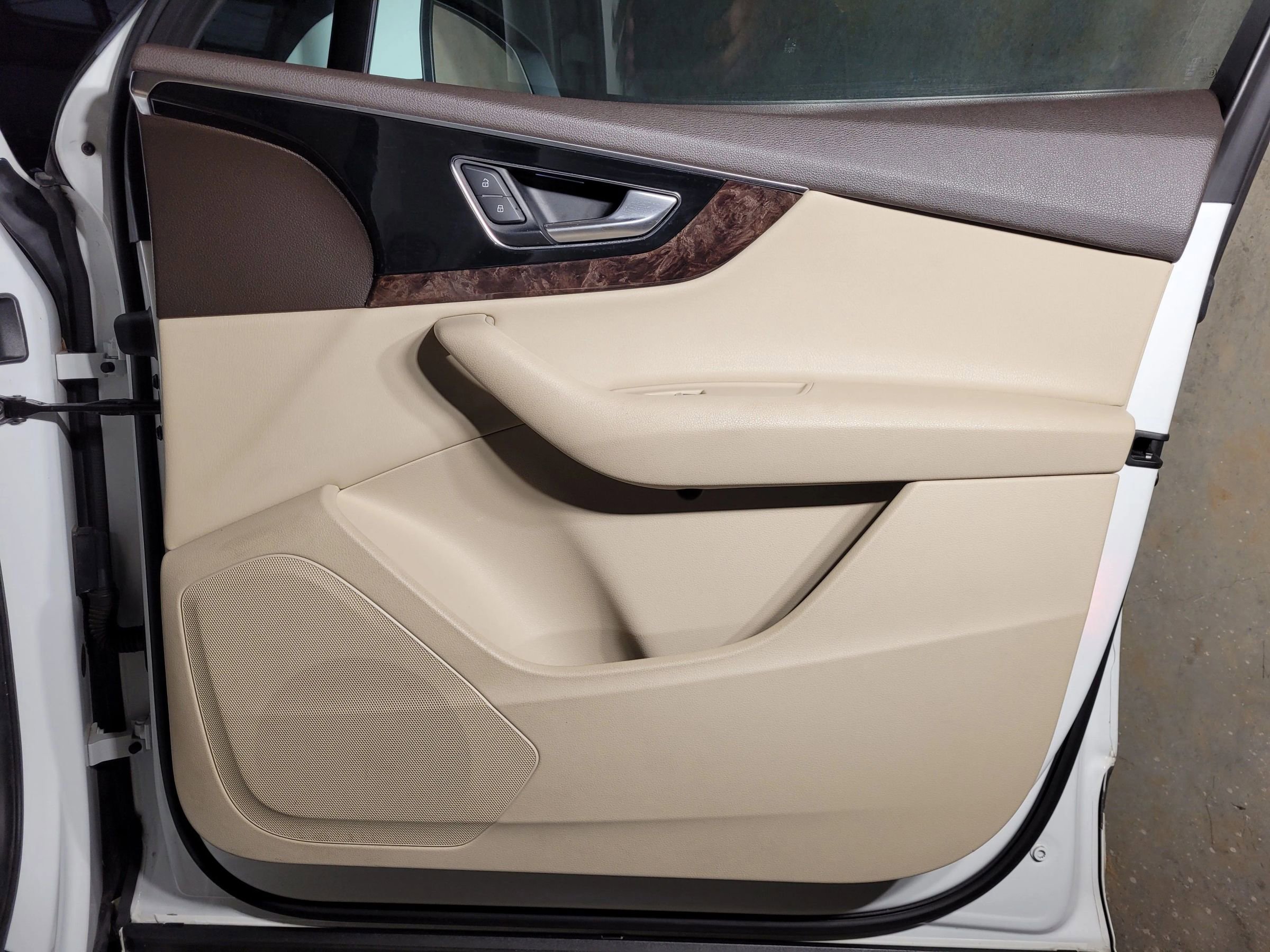 Used 2017 Audi Q7 3.0T Premium image 18