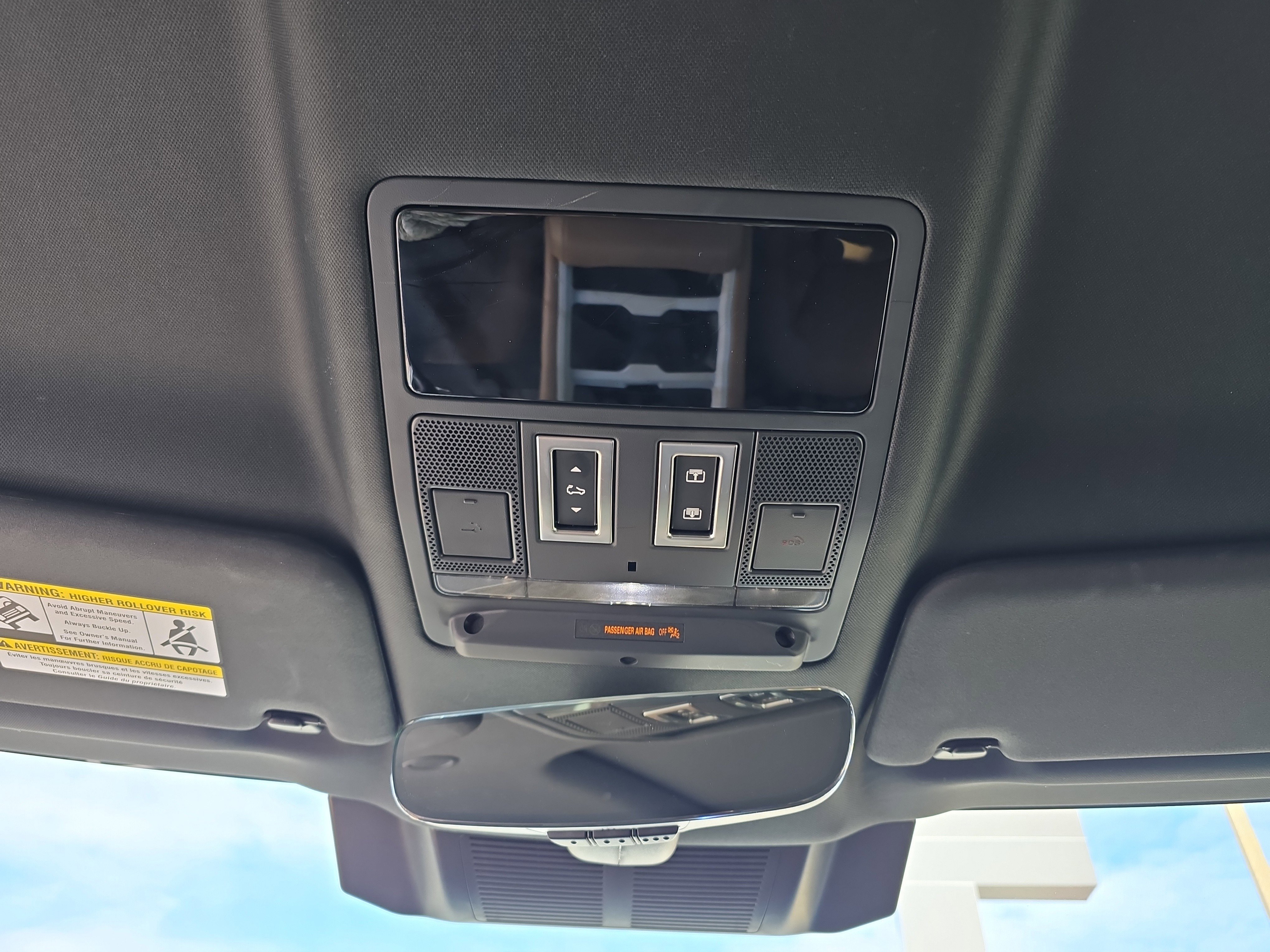 Used 2025 Land Rover Defender 110 X-Dynamic SE image 26