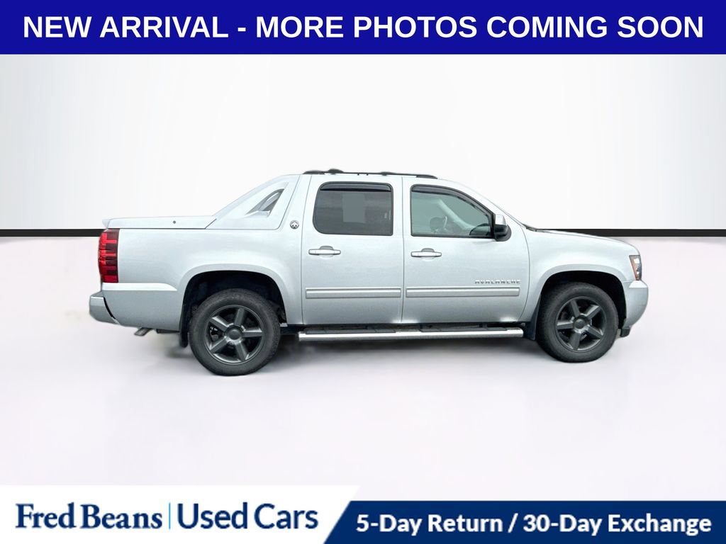 Used 2013 Chevrolet Avalanche LT AWD/4WD image 9