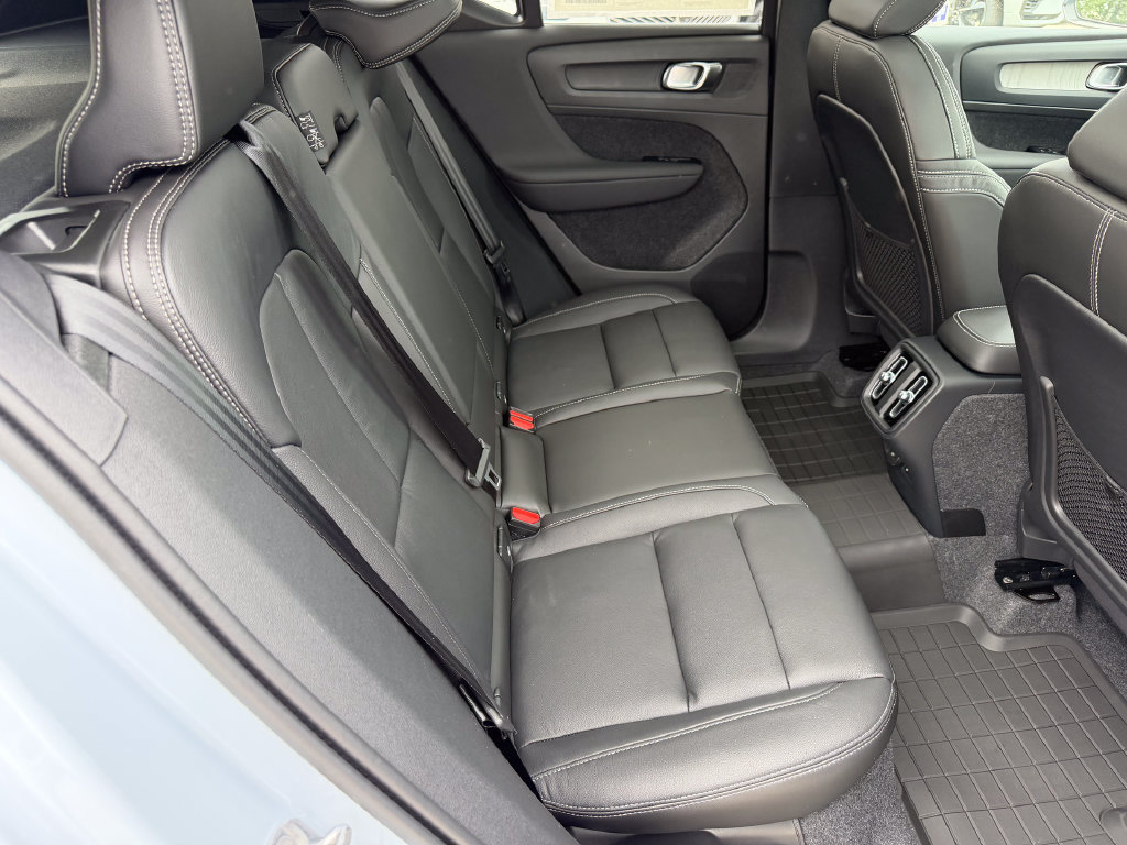 New 2026 Volvo XC40 B5 Plus w/ Protection Package Premier AWD/4WD image 11