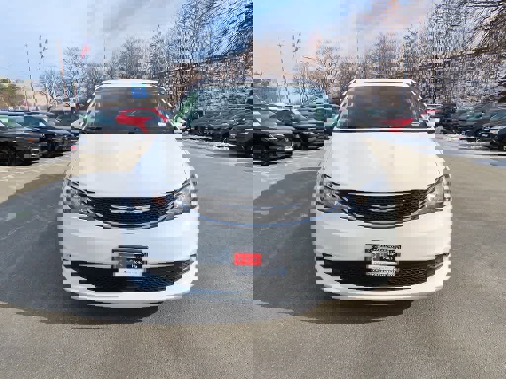 Used 2021 Chrysler Voyager Lxi image 6