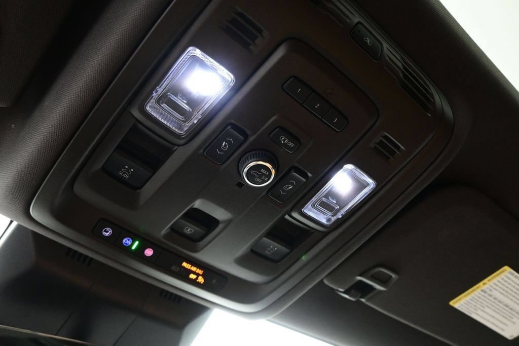 Used 2022 Cadillac Escalade Premium Luxury AWD/4WD image 25