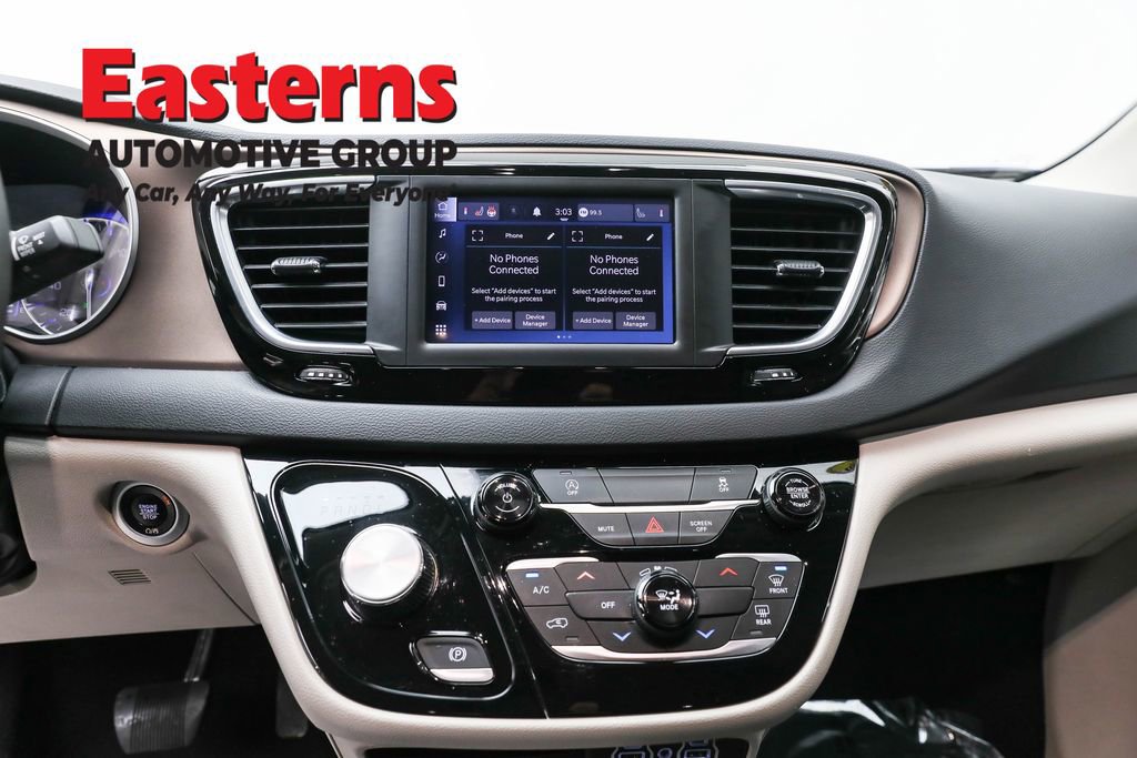 Used 2023 Chrysler Voyager LX image 12
