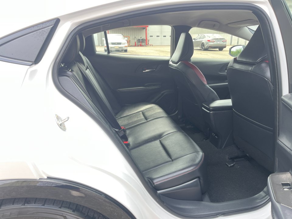 Used 2025 Toyota Prius Plug-In Hybrid FWD image 31