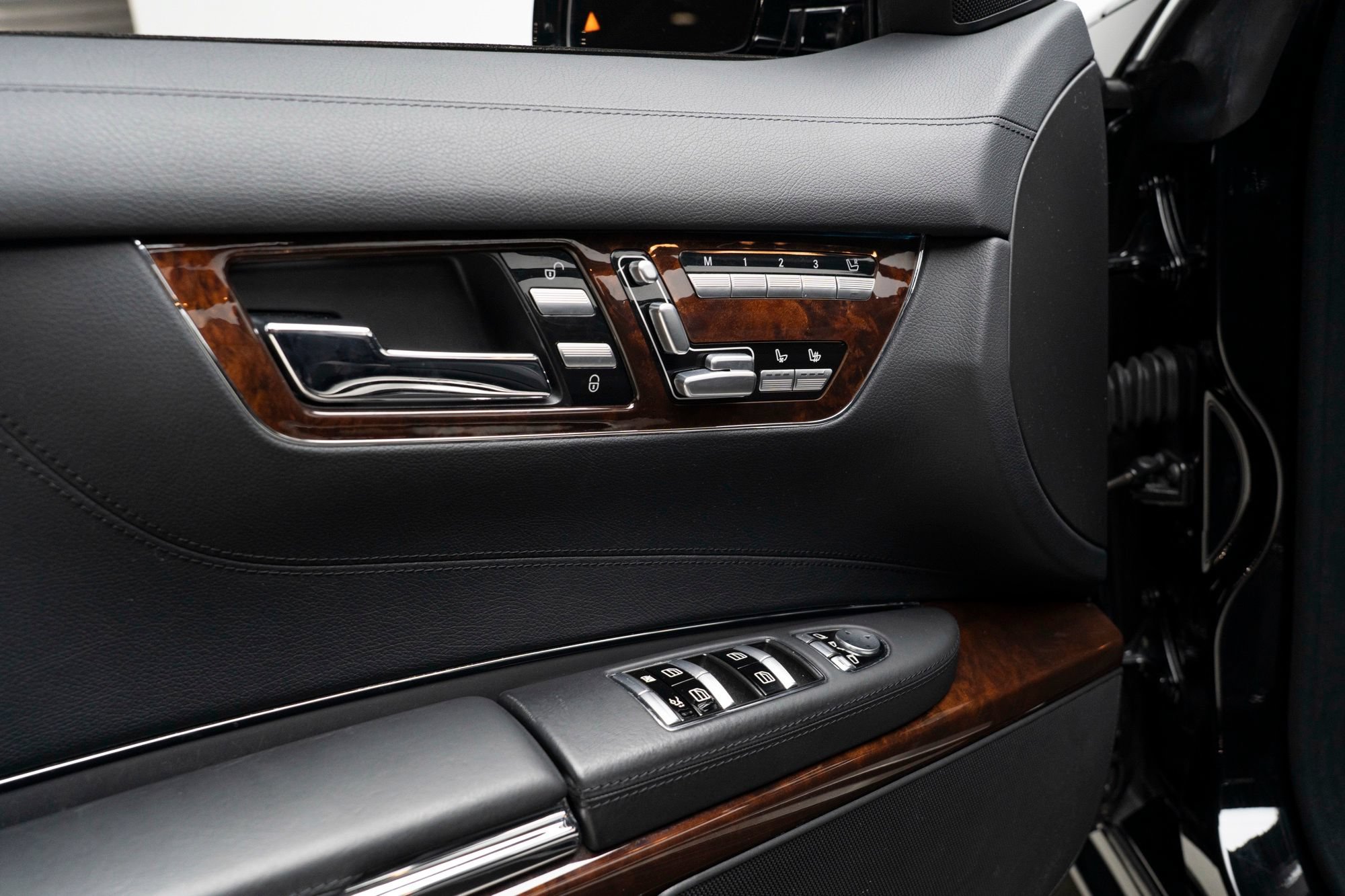 Used 2012 Mercedes-Benz CL 63 AMG image 18