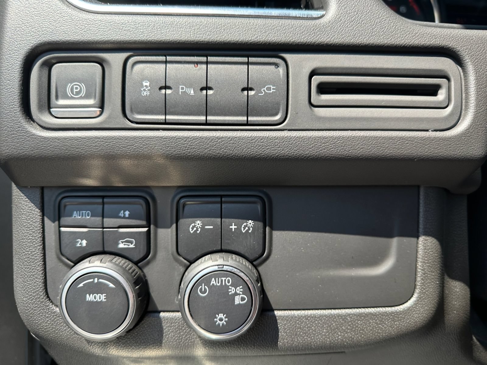 Used 2021 Chevrolet Suburban RST AWD/4WD image 18