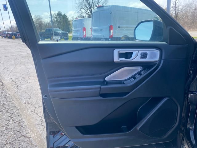 Used 2020 Ford Explorer Platinum image 16
