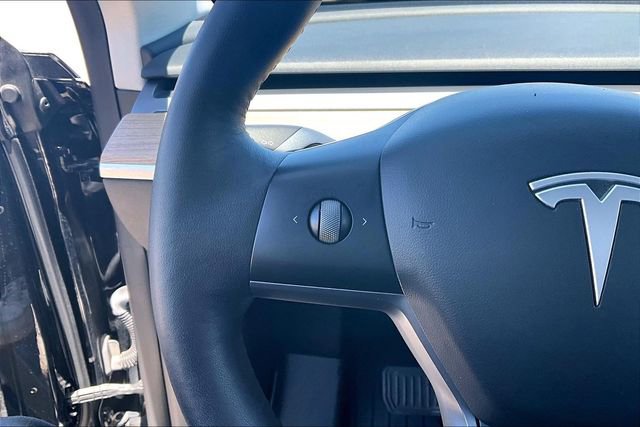 Used 2022 Tesla Model Y Long Range AWD/4WD image 17