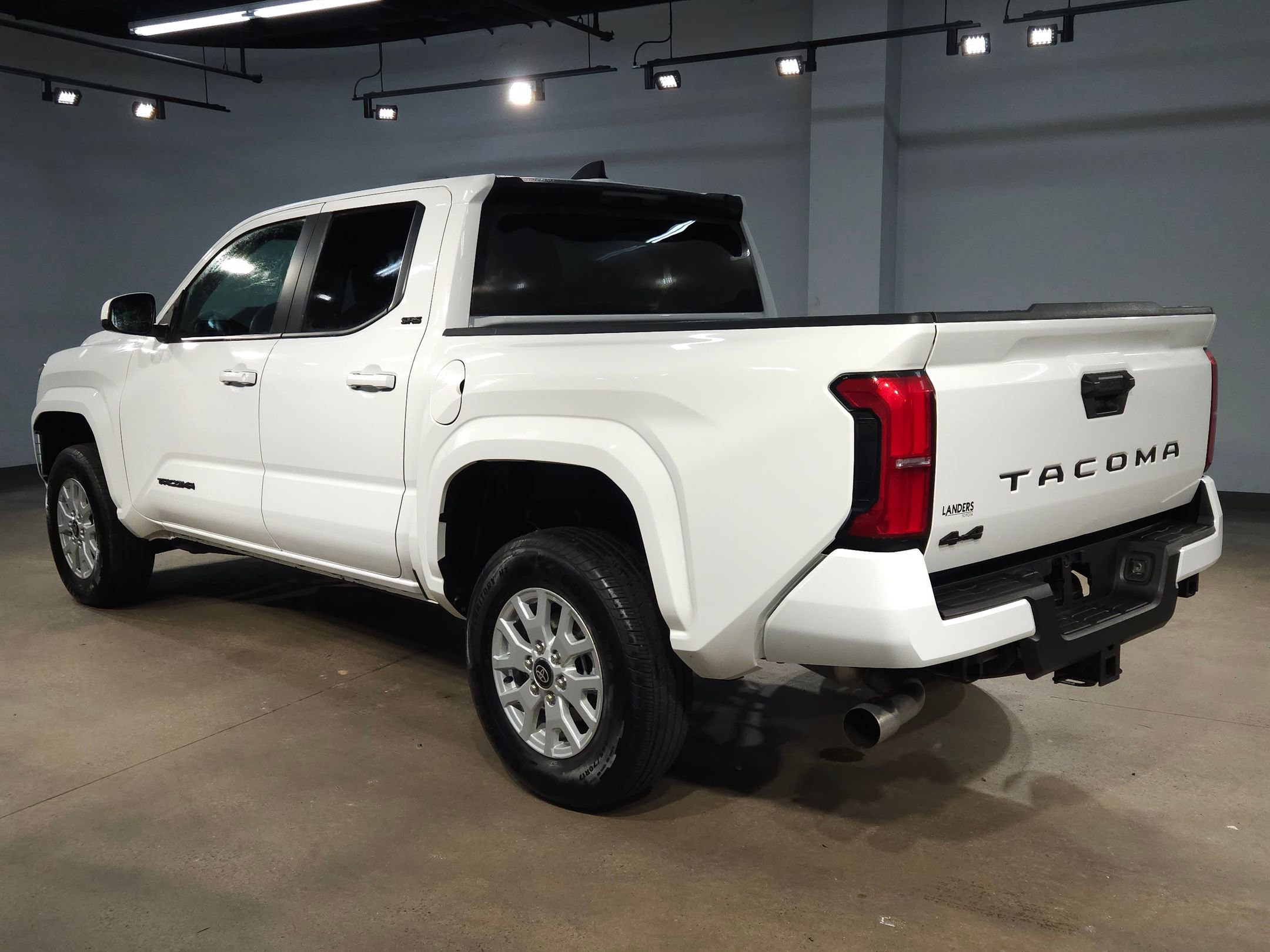 Certified 2026 Toyota Tacoma SR5 AWD/4WD image 5