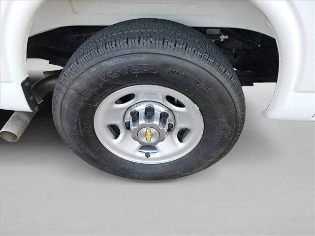 Used 2025 Chevrolet Express 2500 LT w/ LT Preferred Equipment Group RWD image 13