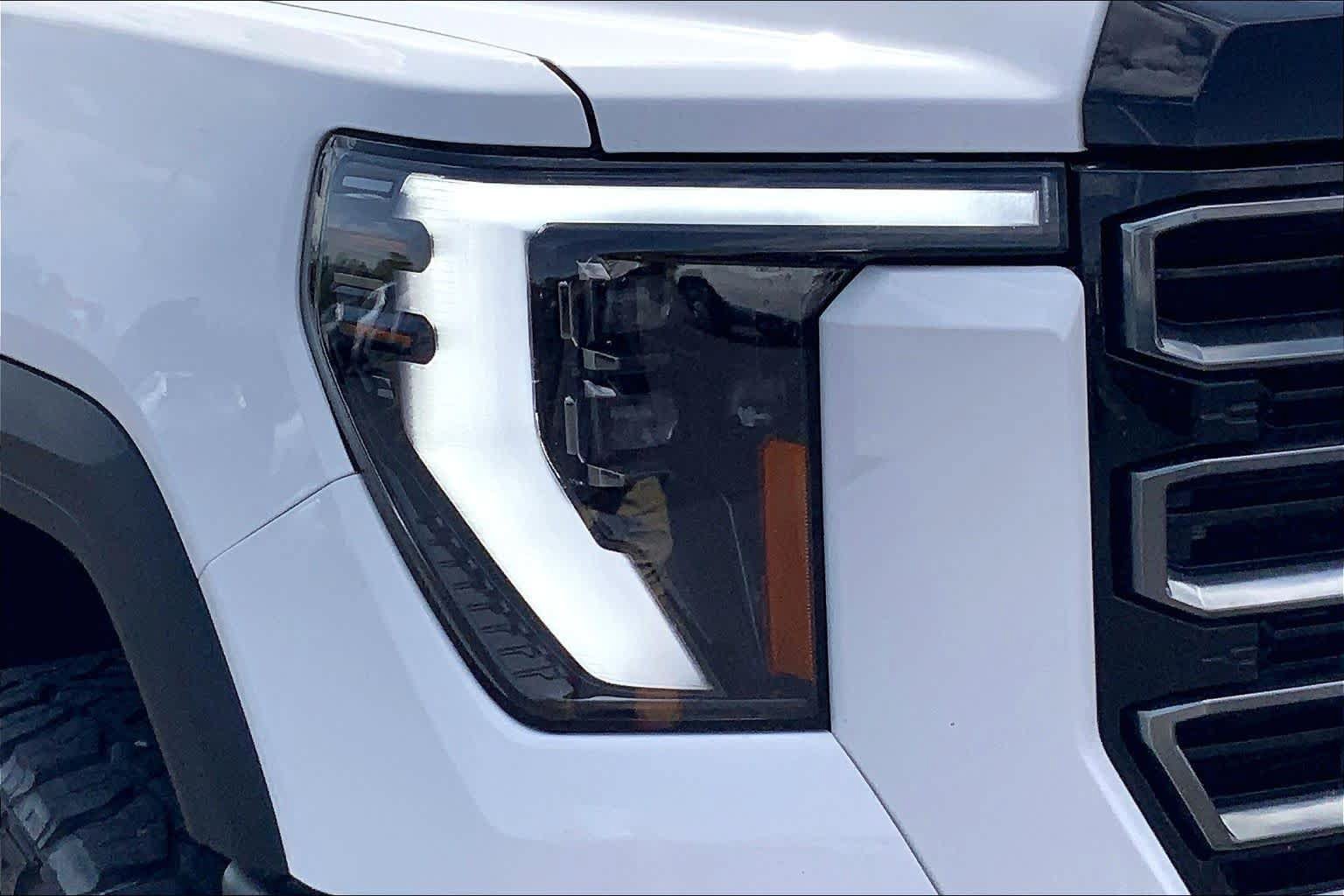 Used 2024 GMC Sierra 2500 AT4 w/ AT4 Premium Plus Package AWD/4WD image 28