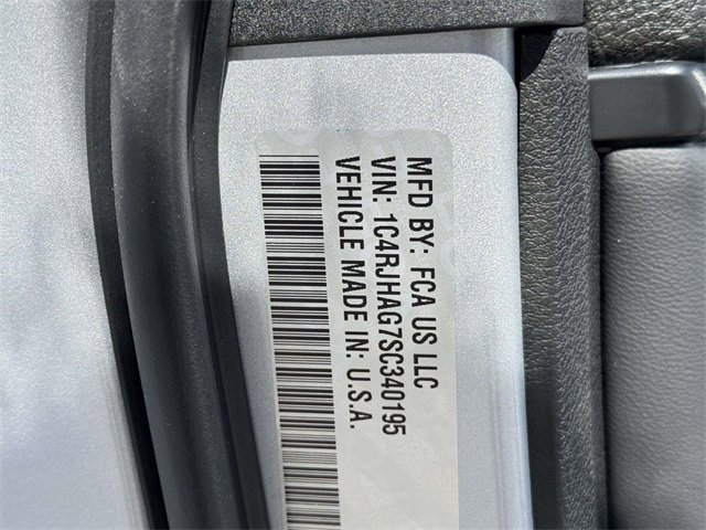 New 2025 Jeep Grand Cherokee Laredo w/ Luxury Tech Group I image 25