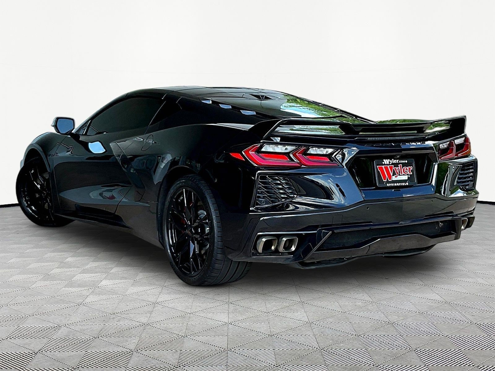 Used 2024 Chevrolet Corvette Stingray Preferred Cpe w/ Z51 Performance Package RWD image 4