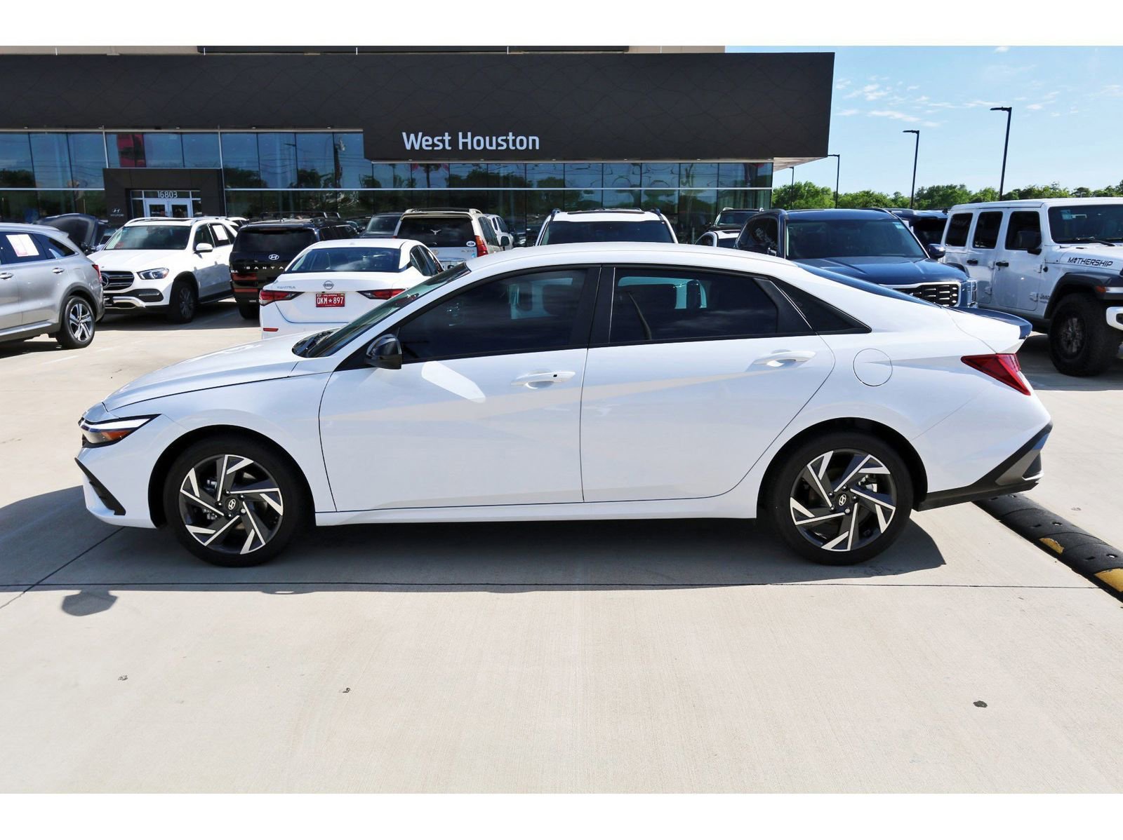 Certified 2025 Hyundai Elantra SEL FWD image 6