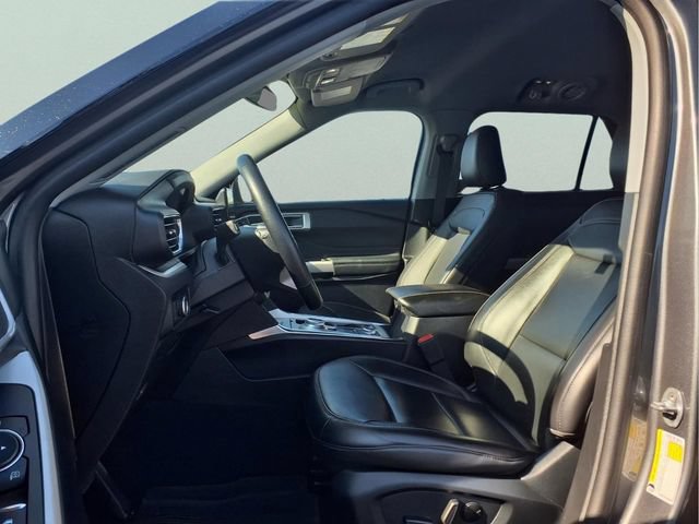 Used 2023 Ford Explorer XLT w/ Equipment Group 202A AWD/4WD image 12