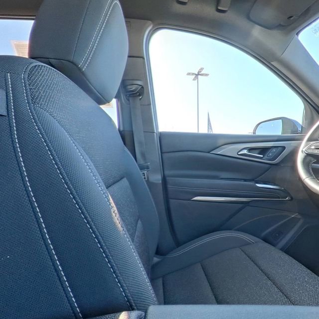 Used 2024 Chevrolet Traverse LT image 31