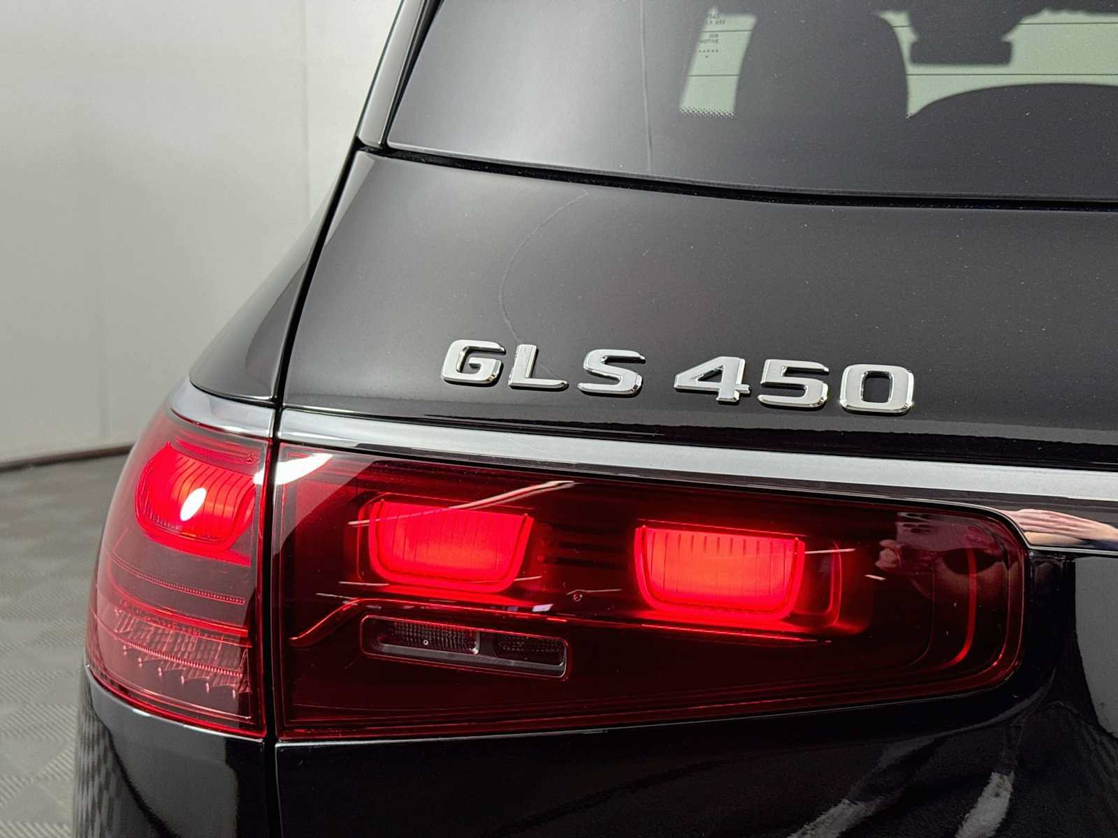 Used 2024 Mercedes-Benz GLS 450 4MATIC image 31
