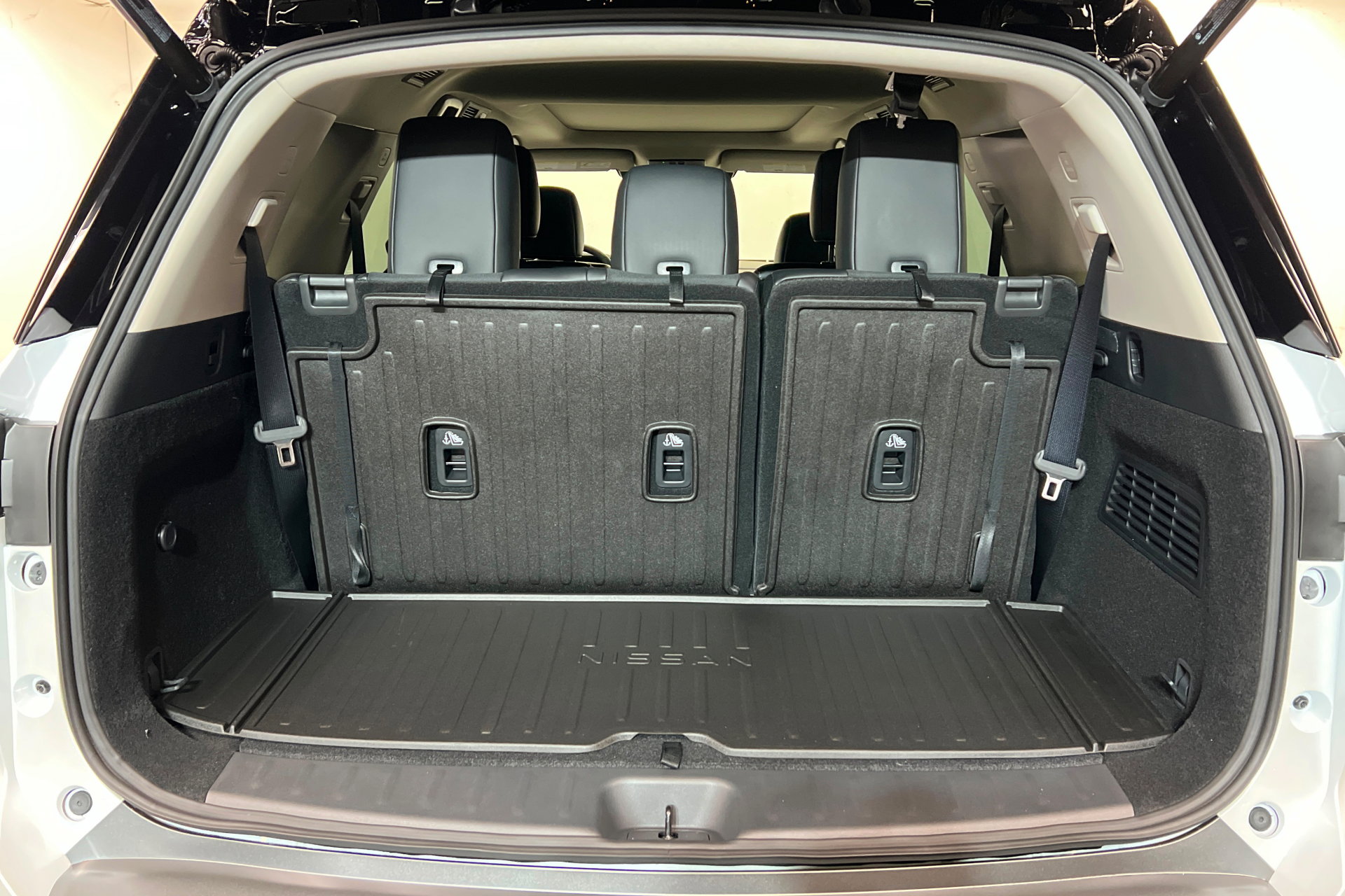 New 2026 Nissan Pathfinder Platinum image 23