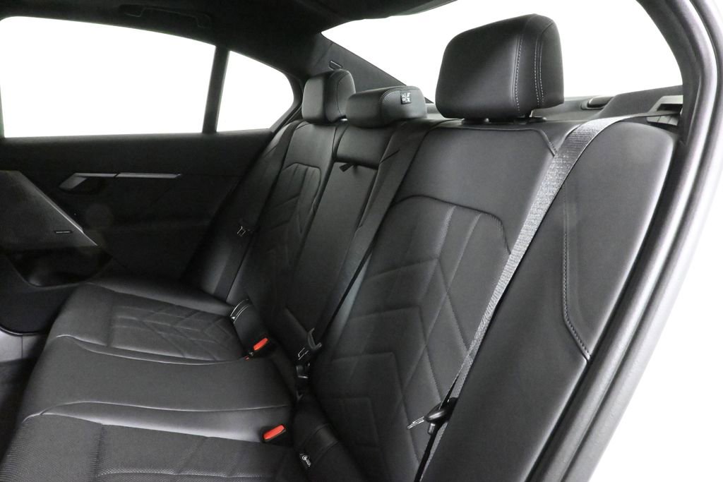 Used 2025 BMW i5 xDrive40 w/ Premium Package image 4