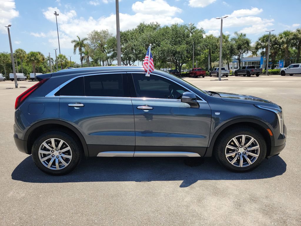 Used 2021 Cadillac XT4 Premium Luxury w/ Enhanced Visibility Package FWD image 6