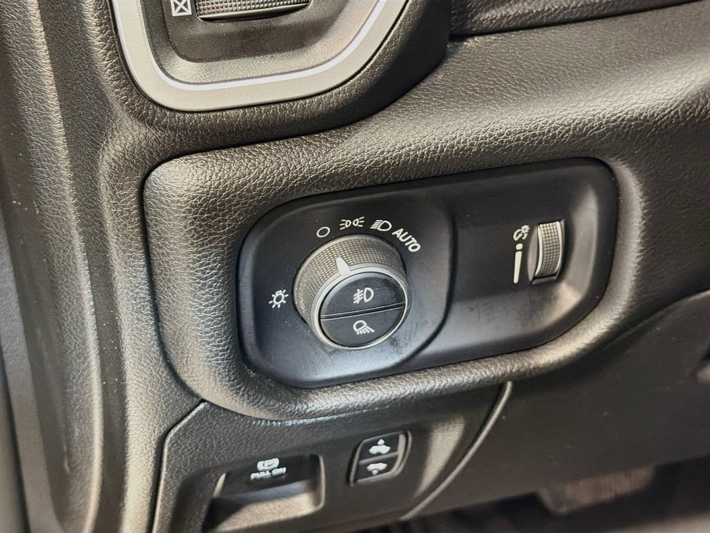 Used 2023 RAM 1500 Big Horn AWD/4WD image 9