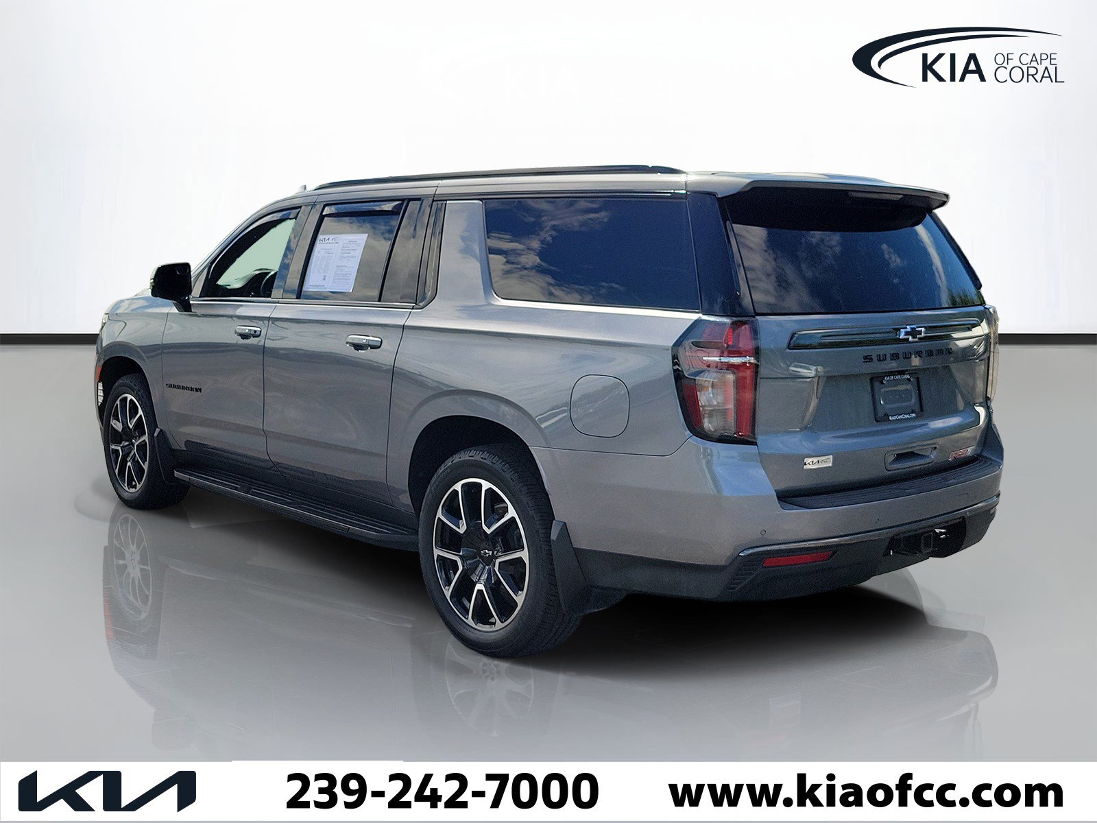 Used 2022 Chevrolet Suburban RST w/ Luxury Package AWD/4WD image 4