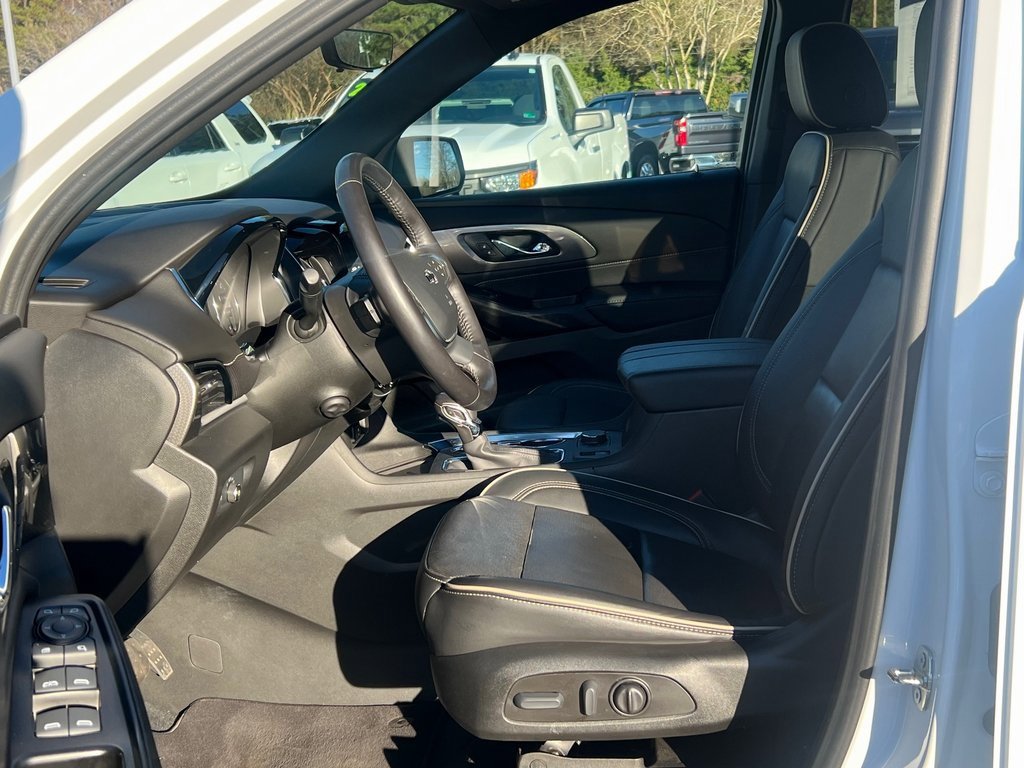 Used 2022 Chevrolet Traverse Premier w/ Redline Edition image 17