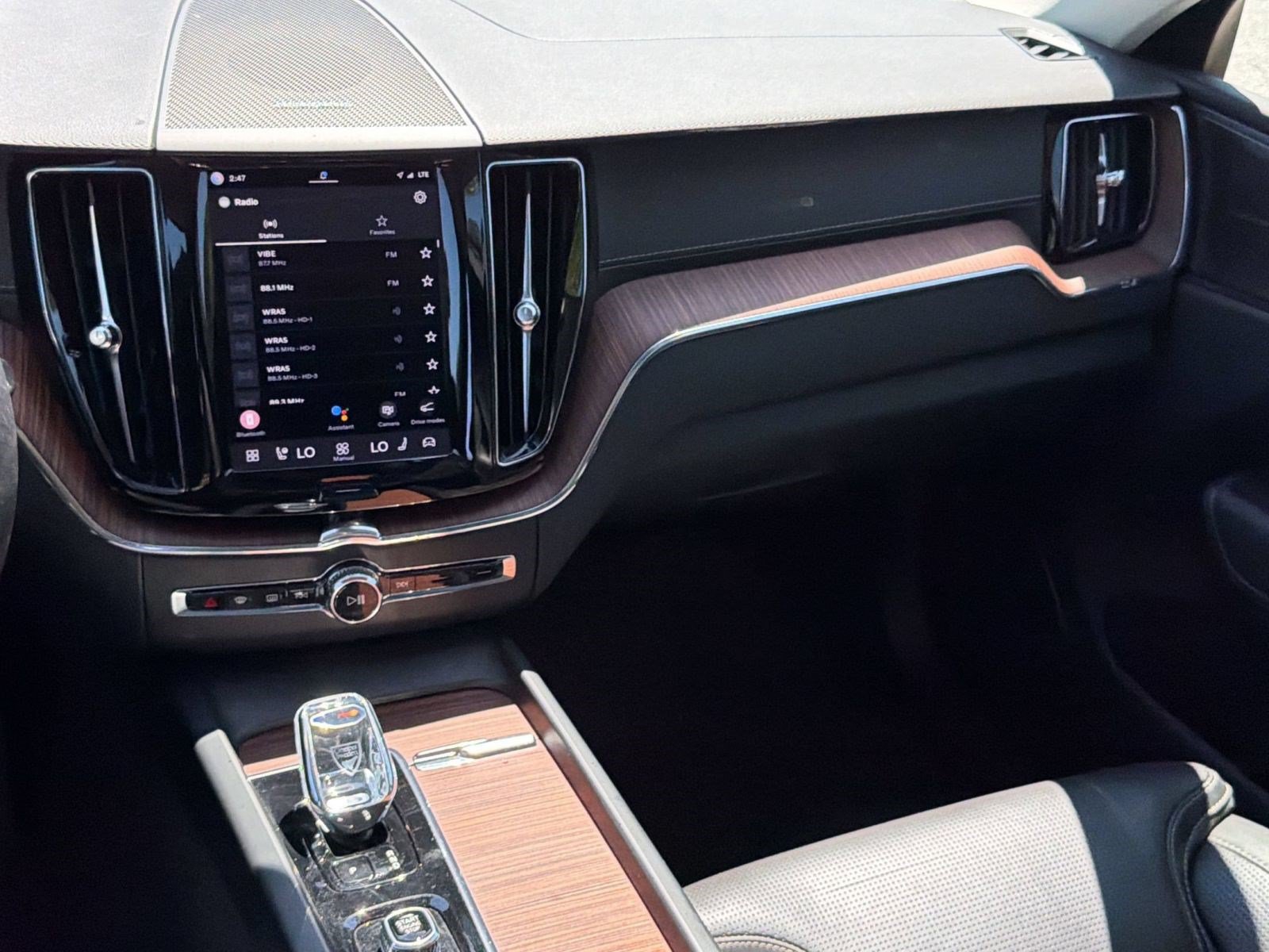 Certified 2024 Volvo XC60 B5 Ultimate w/ Climate Package AWD/4WD image 28