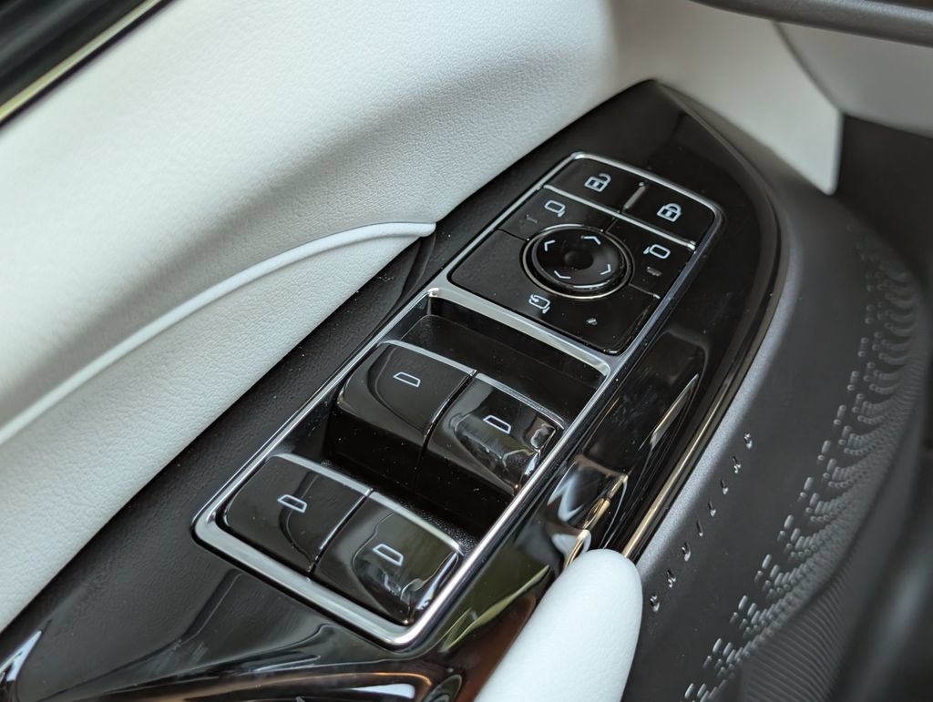 New 2026 Cadillac Lyriq Sport AWD/4WD image 31