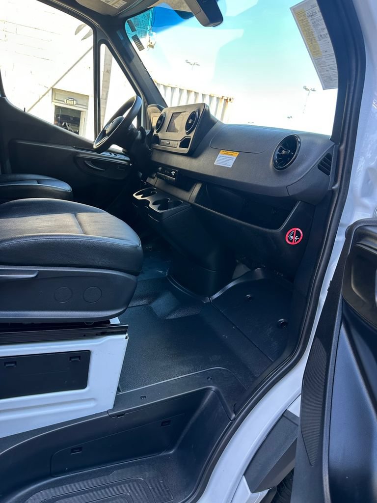 Used 2024 Mercedes-Benz Sprinter 2500 w/ Acoustic Package image 29