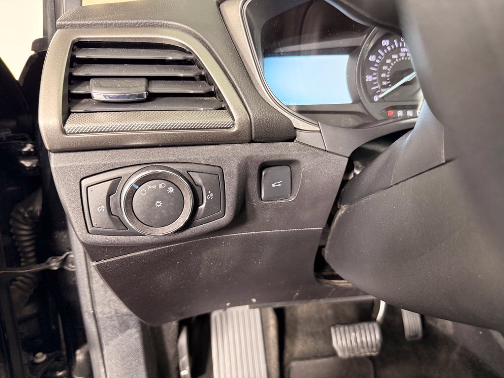 Used 2018 Ford Fusion SE w/ Fusion SE Technology Package FWD image 23