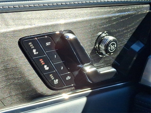 Used 2025 Cadillac Escalade IQ Sport 2 w/ LPO, ONYX Package image 26